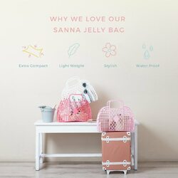 Attention attention!
Why we love our sanna jelly bag?

🤍 extra compact
If you are short on closet space, you’ll love how easy it is to disassemble these tote bags and lay them flat. To reassemble, snap the round buttons through the holes 

🤍 lightweight

🤍 stylish
They make the cutest baby purse for toddlers and young kids. They are a cute size for little hands and come in 4 beautiful colours, perfect for playtime 

🤍 waterproof
Perfect for summertime, day trip to the pool or to the beach. And best of all, you can easily clean them by rinsing them under warm water.