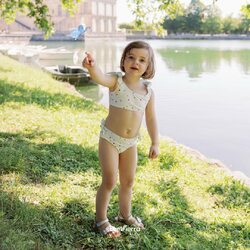Oh so sweet and fun, our new Le Paradis de L'ete is a Summer must-have 😍🍃 
Comes with vibrant and jolly colour palette, our material also comes complete with UPF 50+ which will help to keep your little ones protected and sun-safe!

Here is a look of our newest style available for girls (swipe for more details)🙈